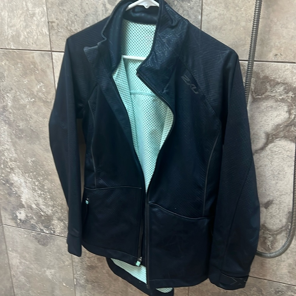2XU runners jacket new